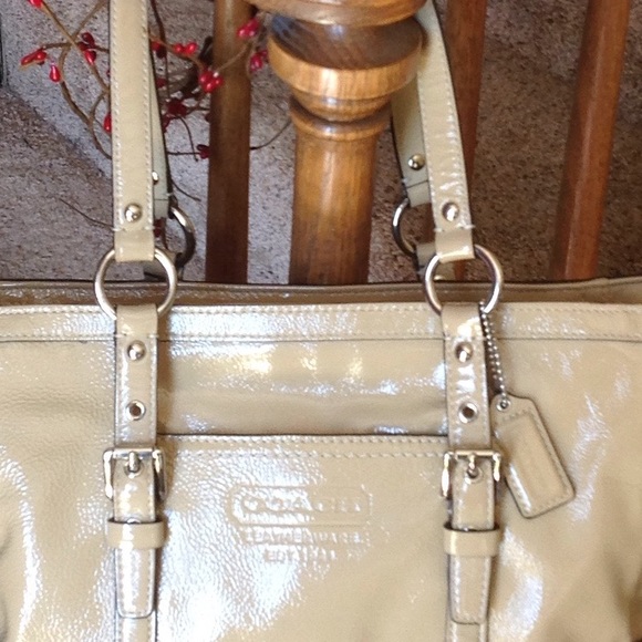 Coach purse. - Picture 3 of 5